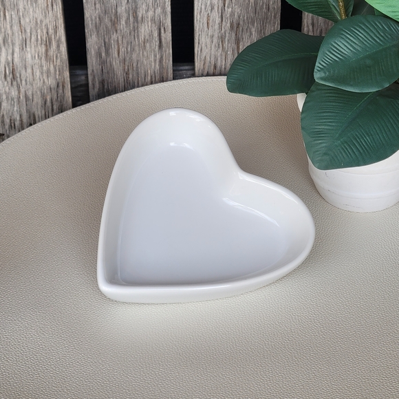 Charming White Heart-Shaped Ceramic Dish- Pacific Island Creations - Picture 4 of 8